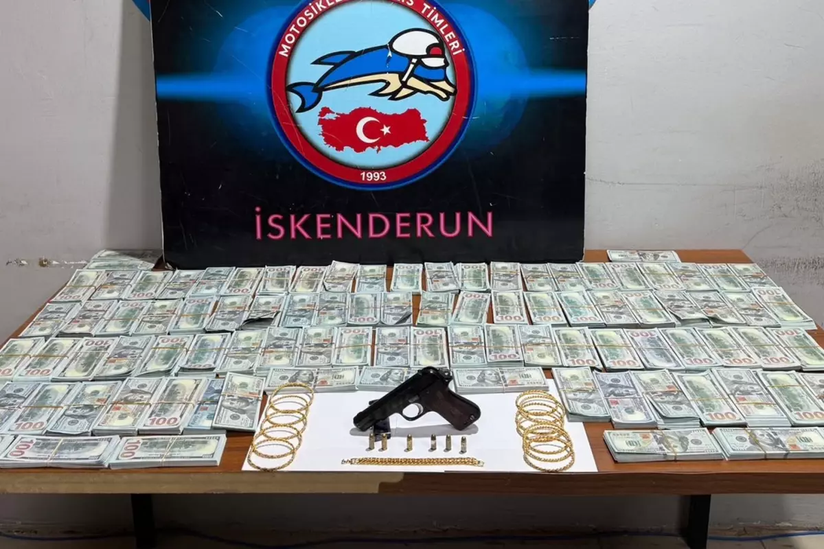 İskenderun’da Sahte Dolar ve Ruhsatsız Silah Operasyonu: 3 Şüpheli Gözaltında