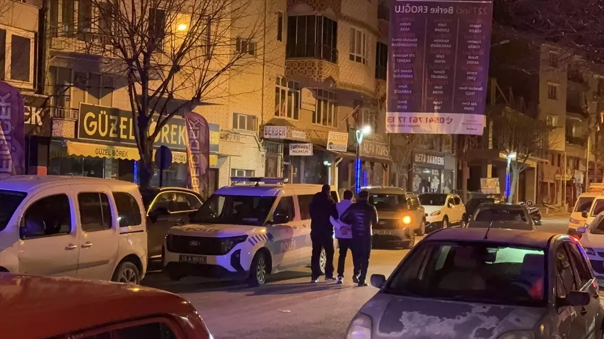 Burdur’da Restoran Kavgası: İki Kişi Bıçakla Yaralandı, Şüpheli Gözaltına Alındı