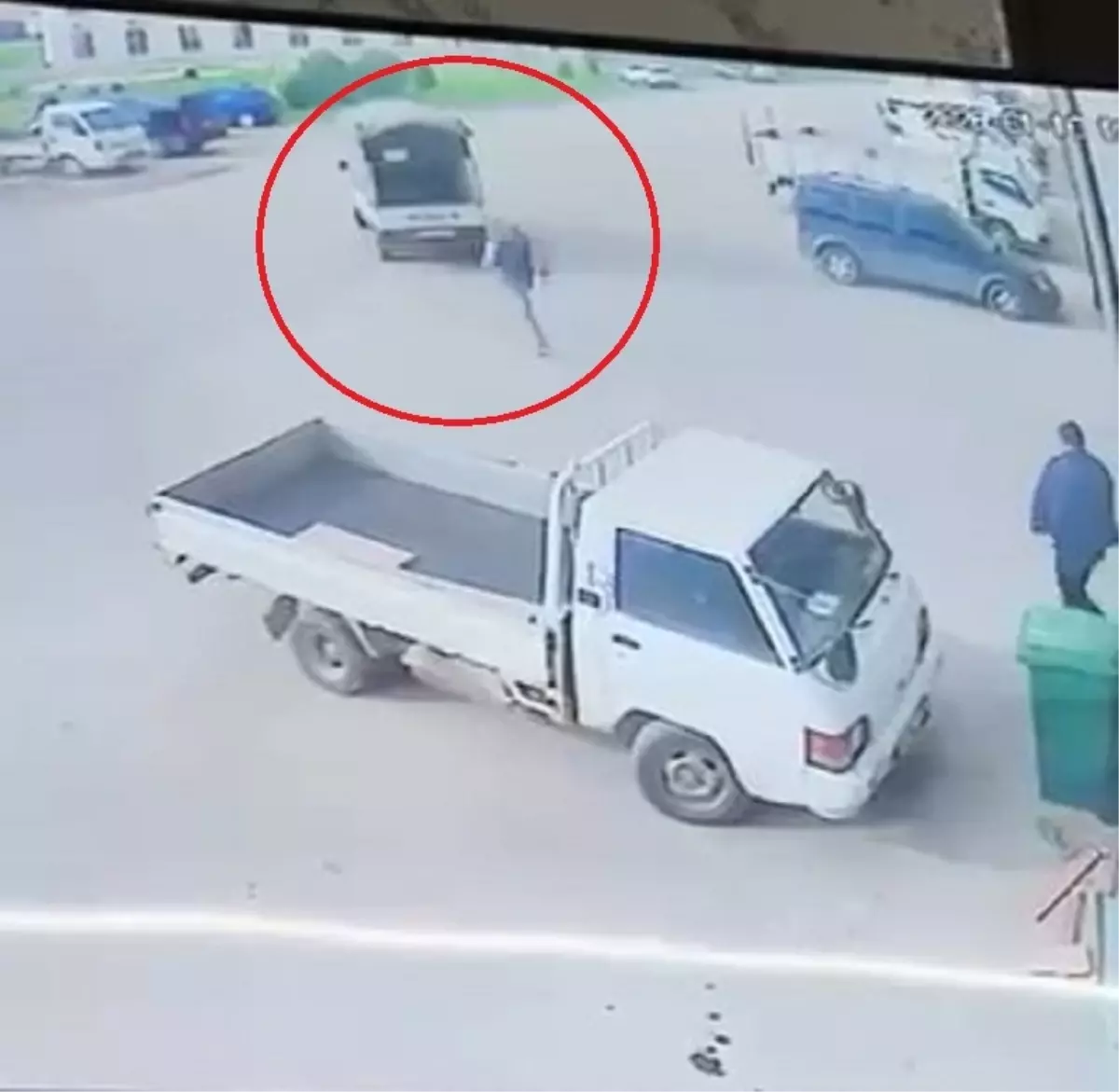 Bursa’da 105,5 km/s Hızla Eseyen Fırtına Çatıları Uçurdu, Kamyoneti Hareket Ettirdi