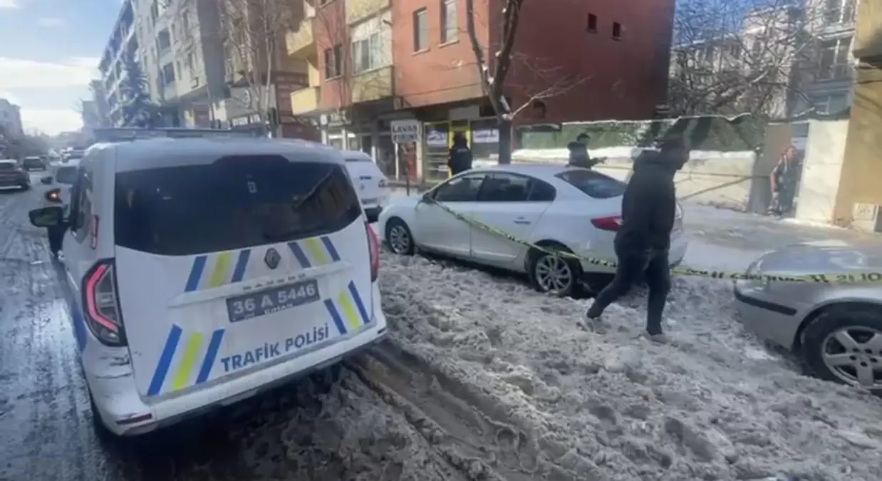 Kars'ta Buz Sarkıtı Düşerek Kadının Başına Çarptı, 36 Yaşındaki Kadın Yaralandı