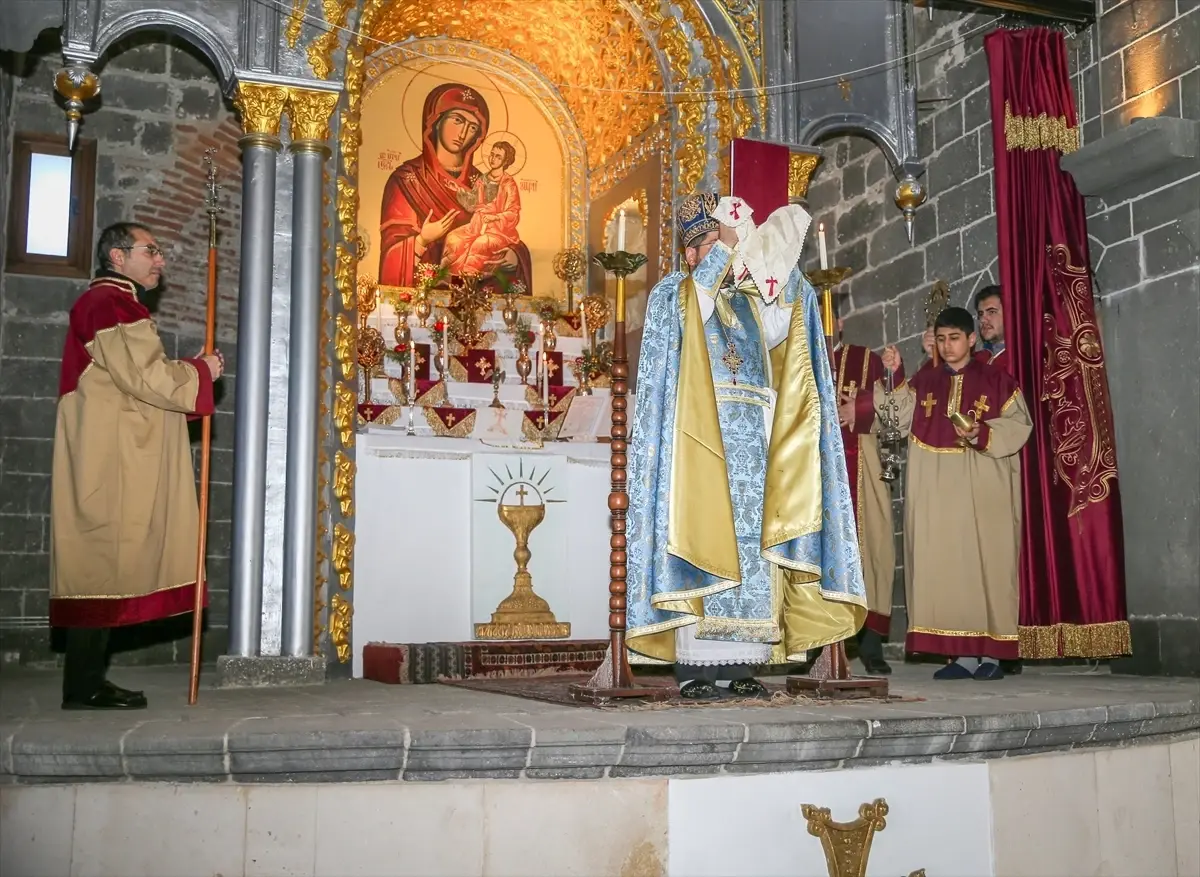 Diyarbakır Surp Giragos Ermeni Kilisesi'nde Noel Kutlaması Gerçekleşti