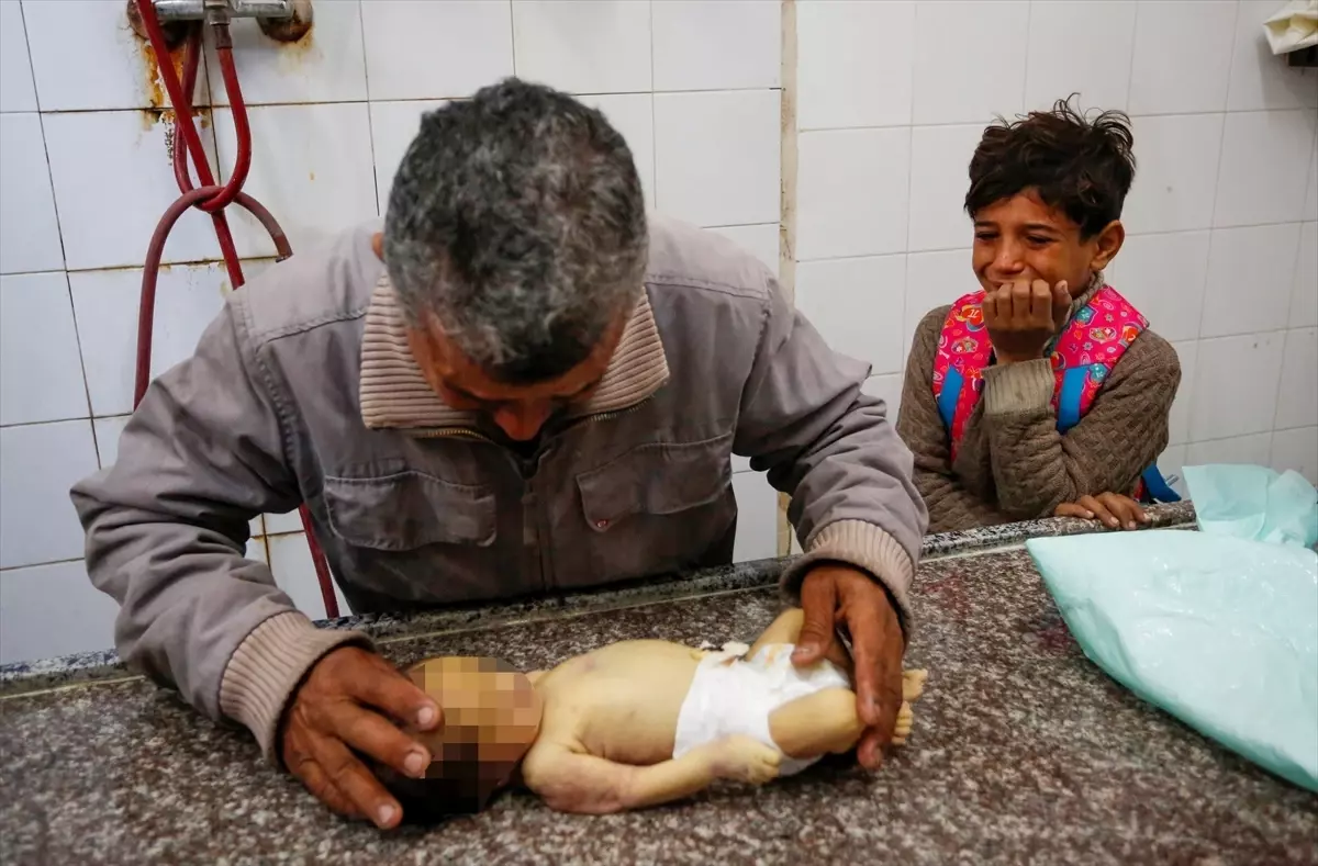Gazze'de Dondurucu Kış Şartları 7 Günlük Bebeğin Hayatını Alıyor