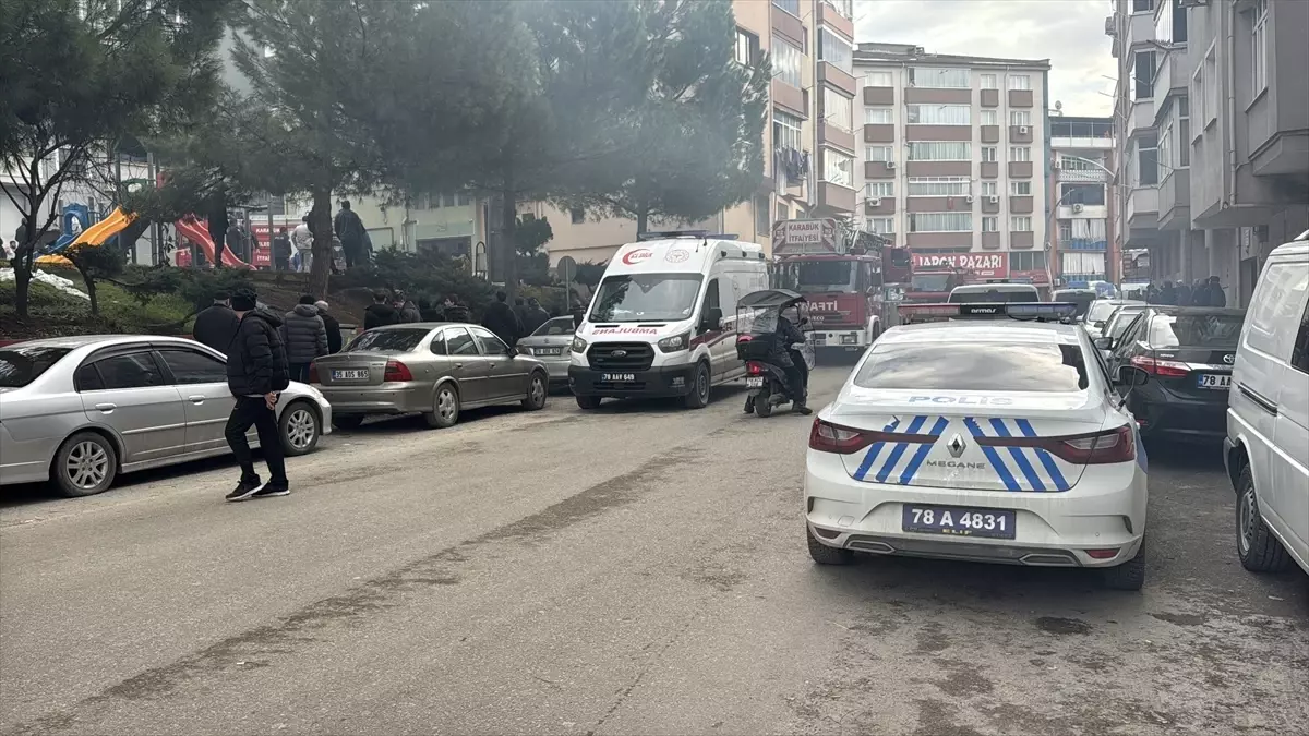 Karabük'te Apartman Yangını: 8 Kişi Hayatta Kaldı
