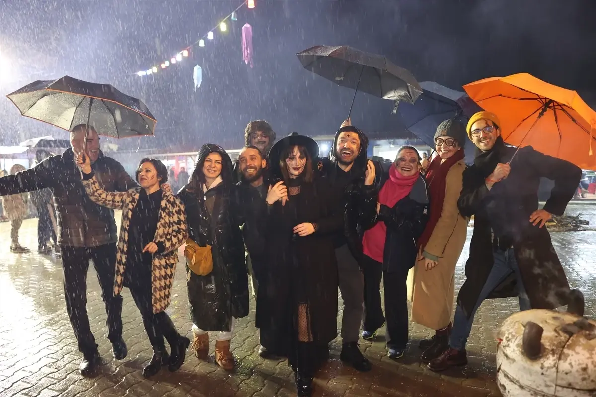 Babaeski’de 8. Koleda Festivali Yağmura Rağmen Coşku Dolu