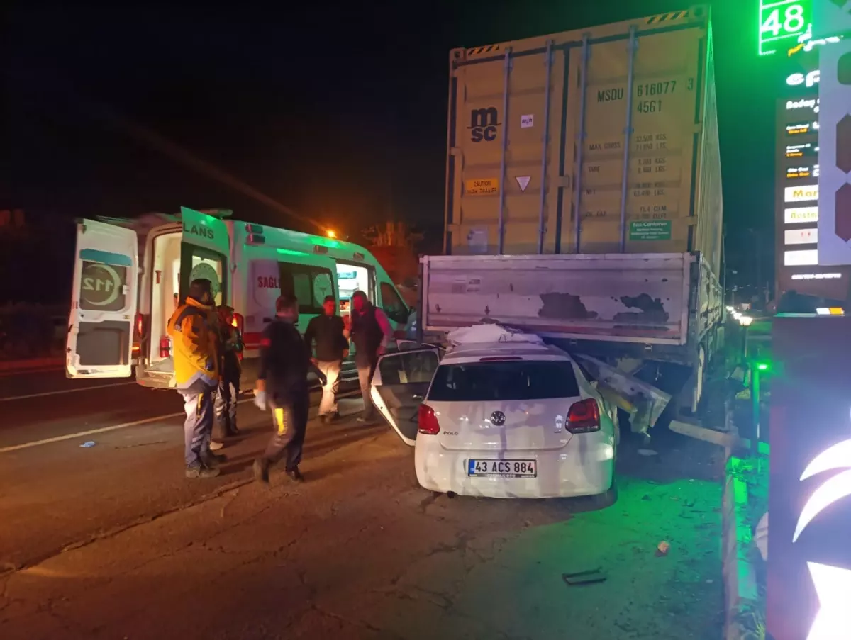 Turgutlu’da Araç Çarpmasıyla 3 Kişi Yaralandı