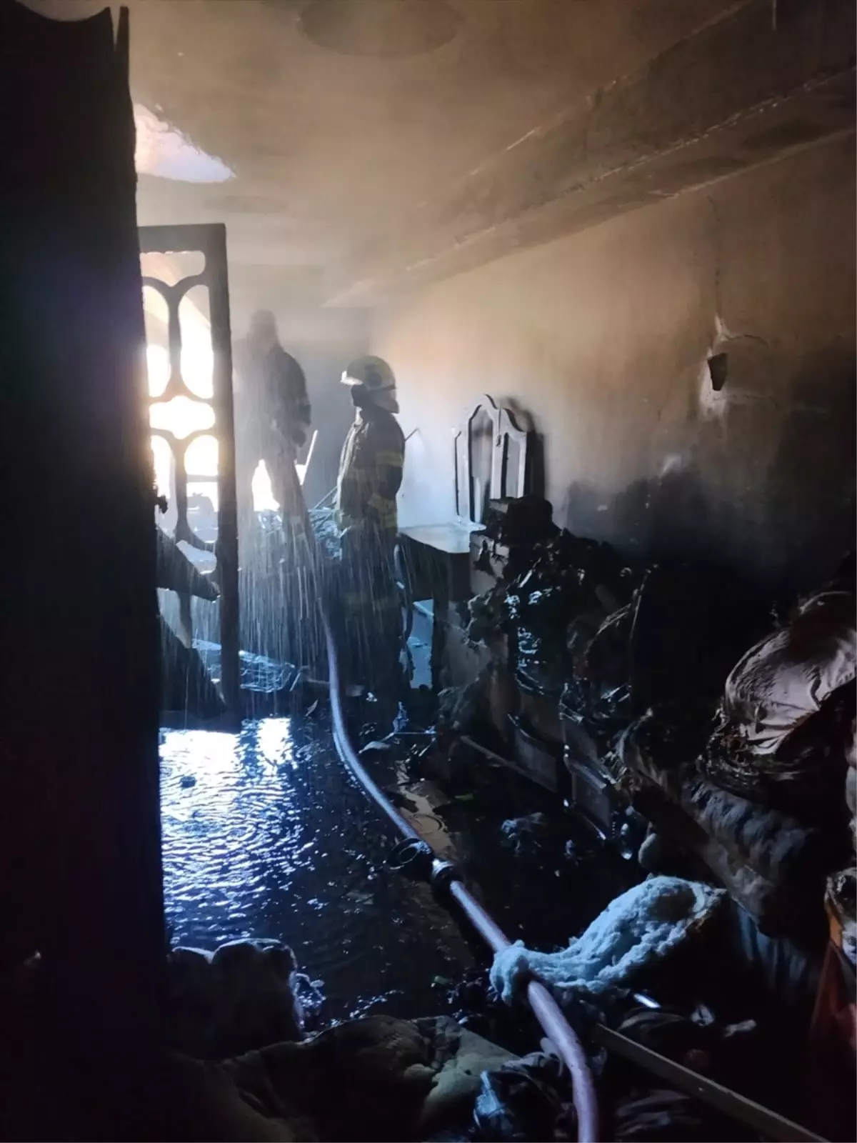 Mardin Kızıltepe’de Ev Yangını Kontrol Altına Alındı, Anne ve Üç Çocuk Güvende