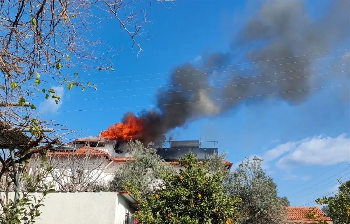 Muğla Ortaca’da Çatı Katı Yangını Kontrol Altına Alındı