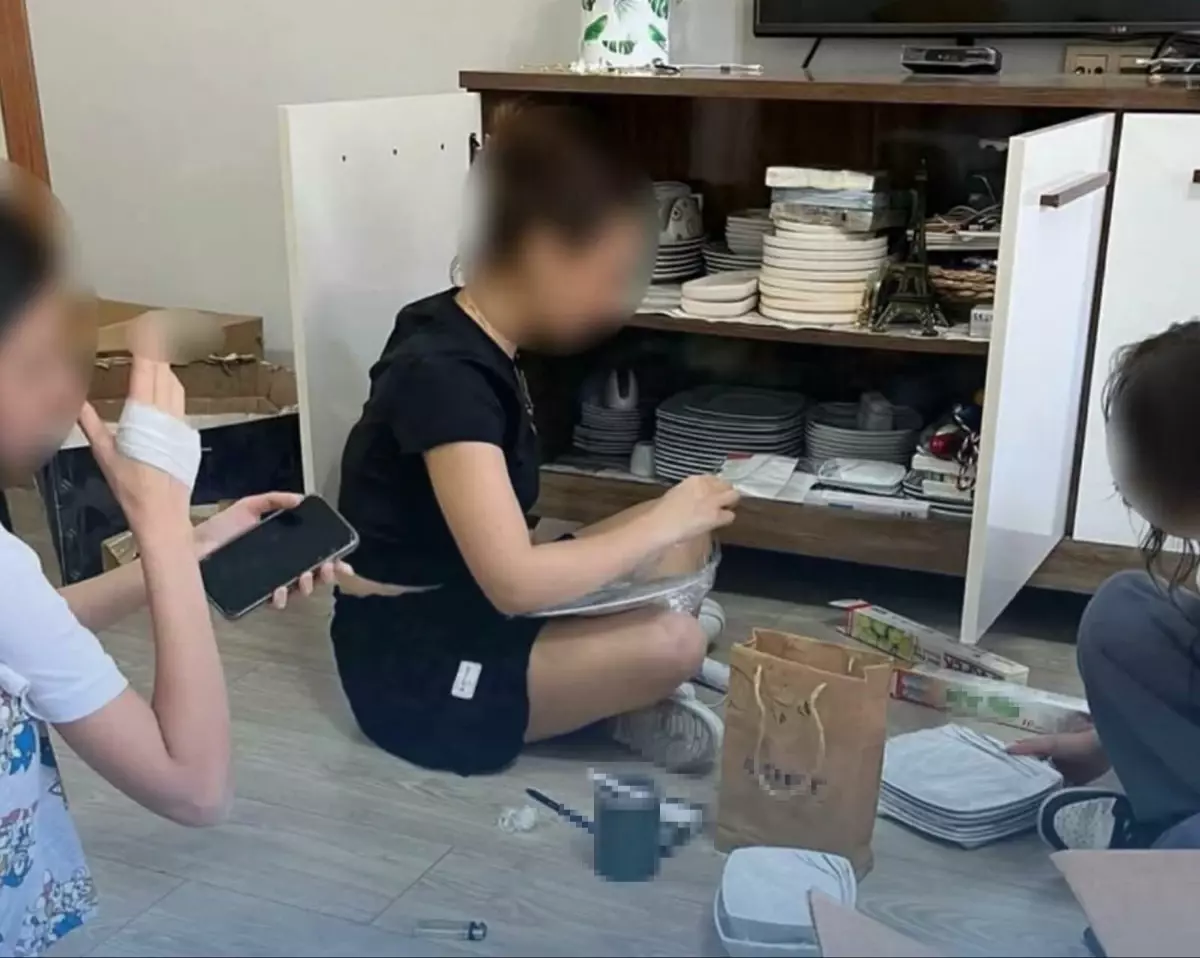 İzmir'de Öğretmen D.T.'nin Evine 6 Öğrenciyi Götürmesi ve Gözaltı Olayı