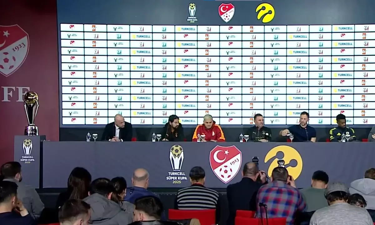 Tedesco, Okan Buruk'un Suyunu Doldururken Basın Toplantısına Renk Katıyor