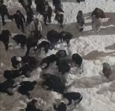 Kurtarma anında yardım eden öğrenciler