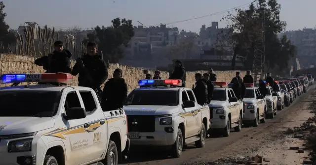 Halep sokaklarında askeri araçlar