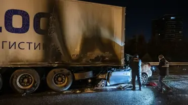 Ankara’da tıra çarpan otomobil ve yangın