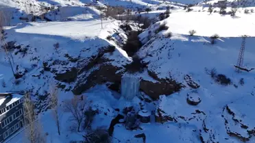 Buz tutmuş Sırakayalar Şelalesi