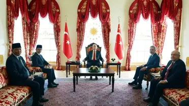 Dolmabahçe Ofisi'nde yapılan resmi görüşme