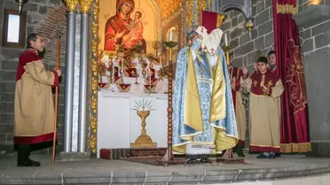 Noel ayini sırasında ekmek ve su ikramı