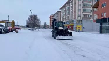 Doğu Anadolu’da karla kaplı yol