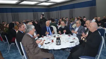 Etkinlikte çalışan gazetecilerle yapılan fotoğraf