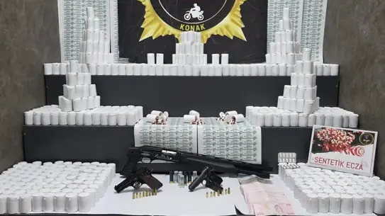 Operasyonda ele geçirilen uyuşturucu haplar