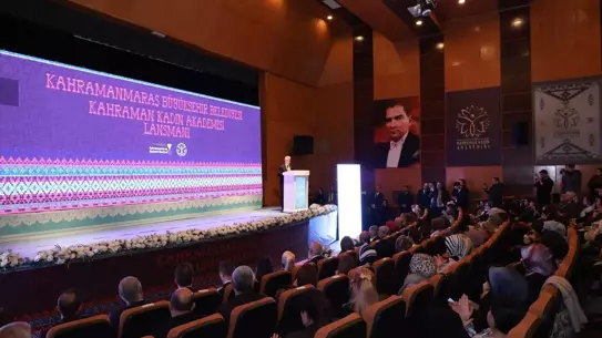 Kahraman Kadın Akademisi sınıflarında eğitim alan kadınlar