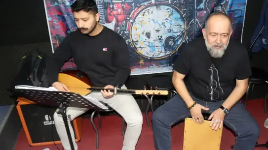 The Tympanics grubunun sahne performansı