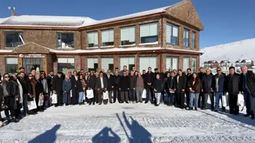 Vali Cahit Çelik basın mensuplarıyla bir arada