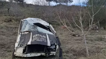 Uçuruma yuvarlanan kamyonetin fotoğrafı