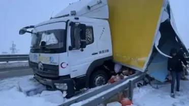 Kaza sonrası otobüs ve kamyon