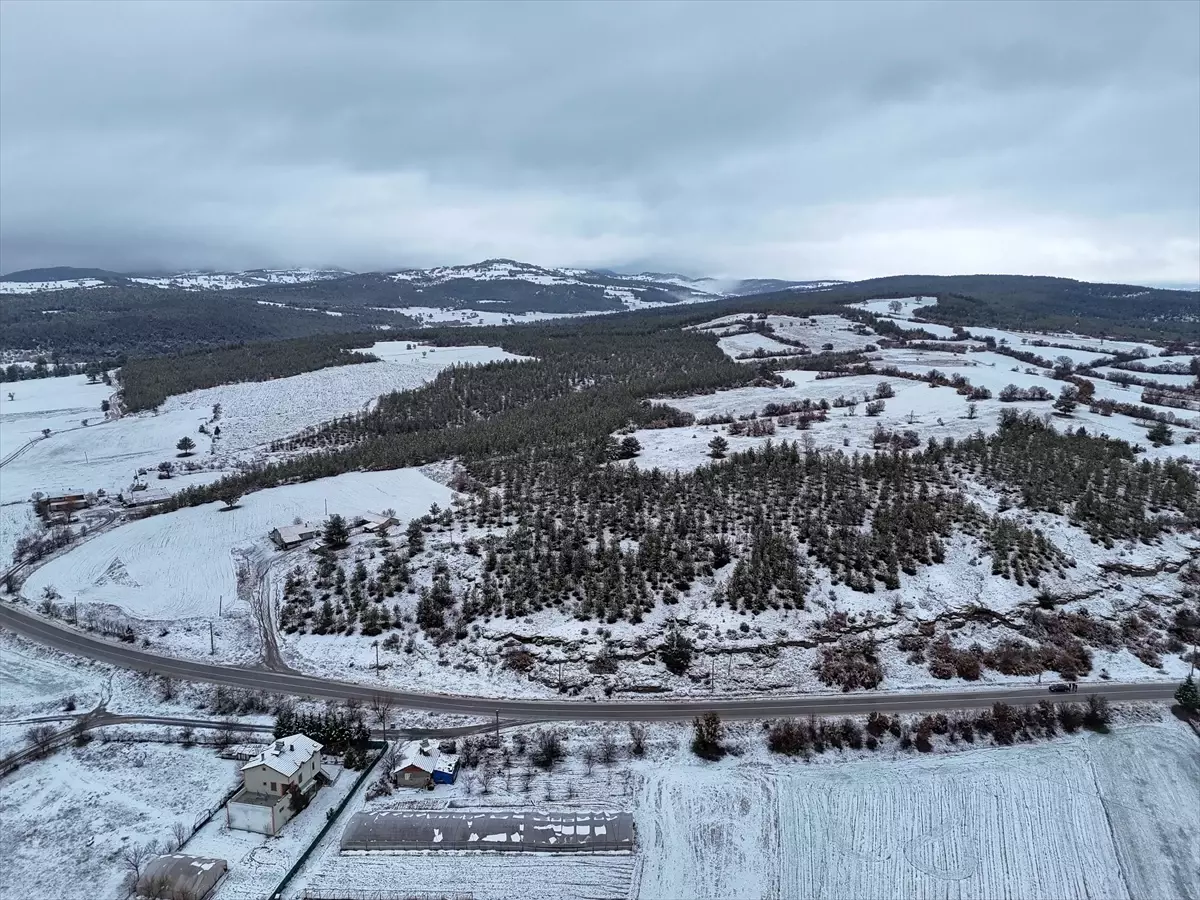 Uşak’ın Yüksek Kesimlerinde Kar Yağışı Şehirde Görsel Şölen Yarattı