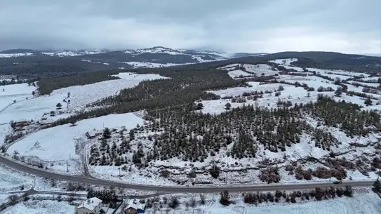 Uşak'ta karla kaplı dağ manzarası