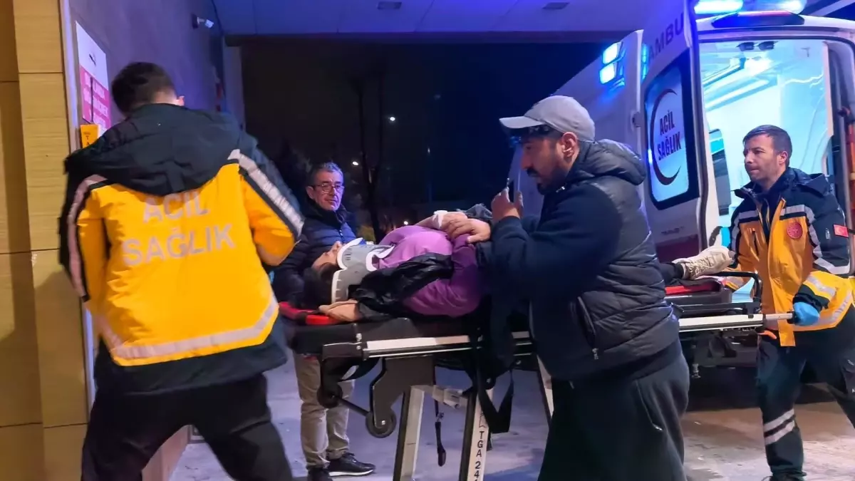 İnegöl’de Yolcu Minibüsü Anne ve Kızına Çarptı