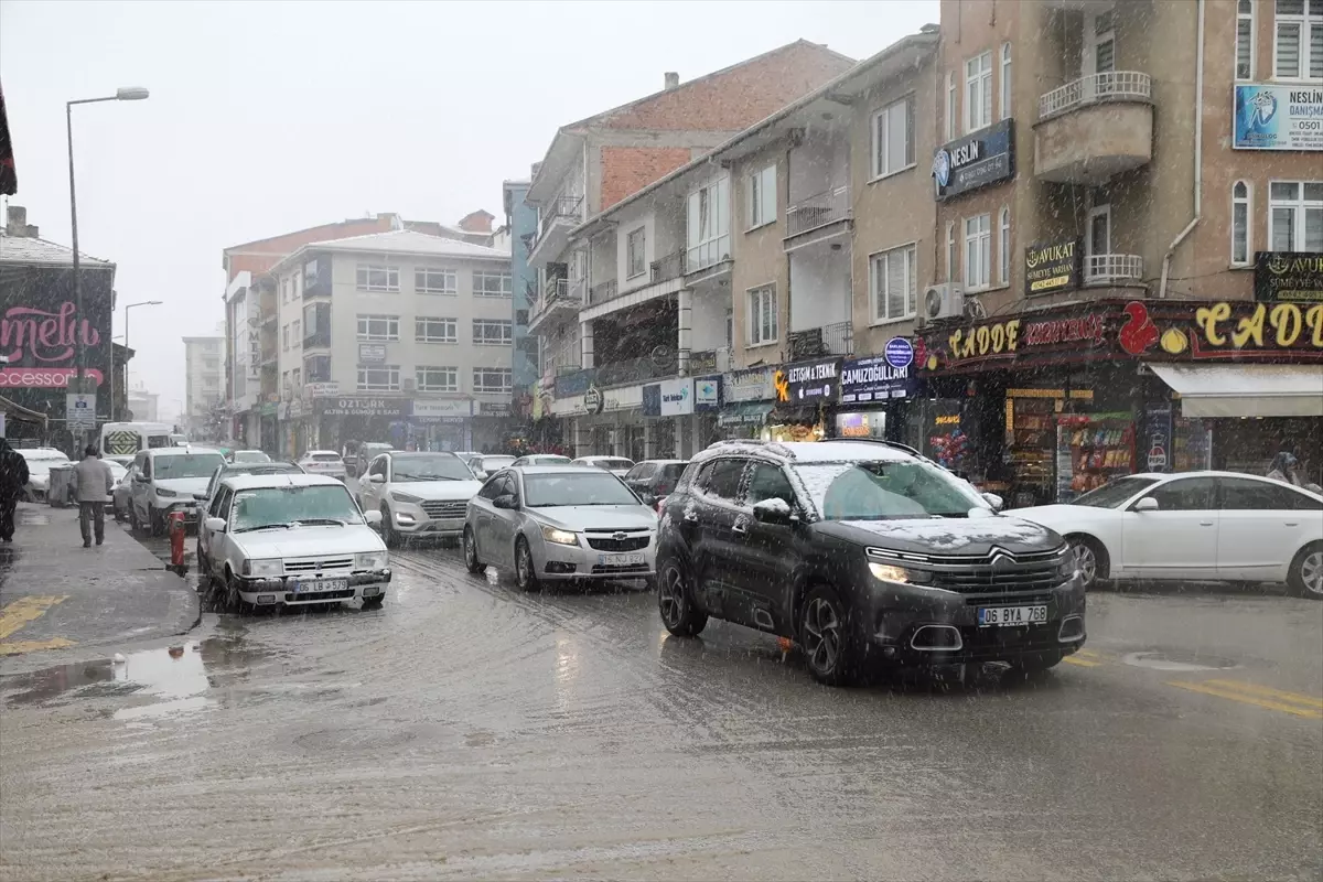Çubuk’ta Şiddetli Kar Yağışı Ulaşımı ve Parkları Etkiledi