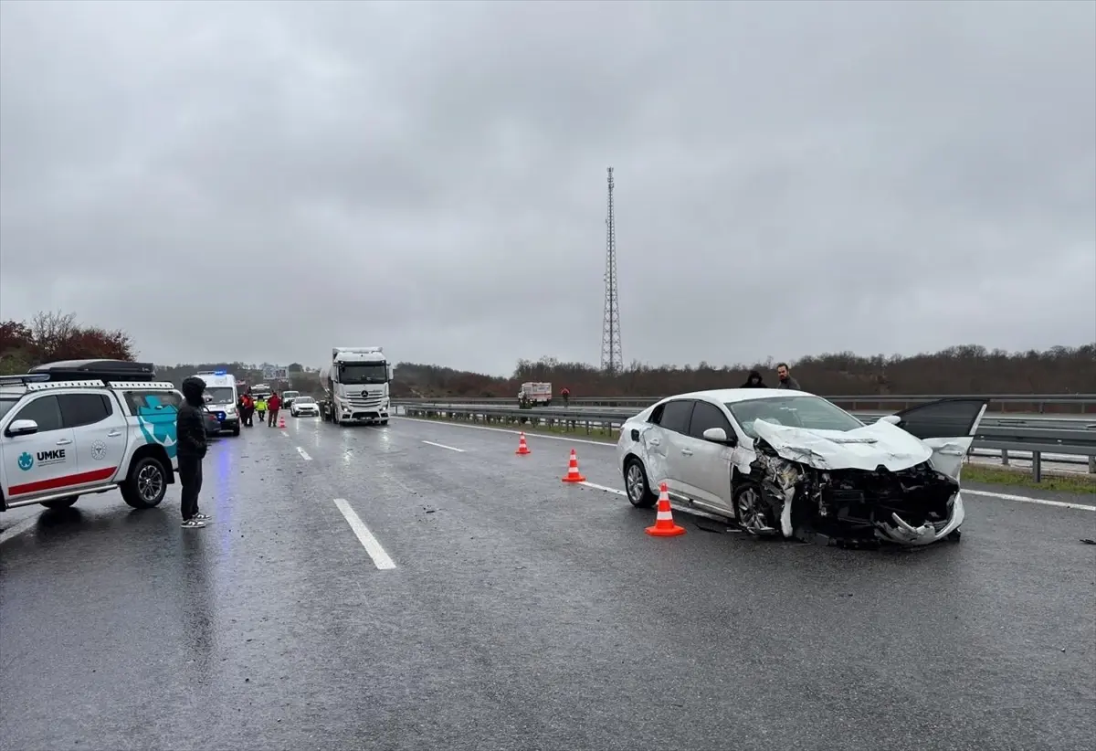 Balıkesir'de İstanbul-İzmir Otoyolu'nda Zincirleme Trafik Kazası