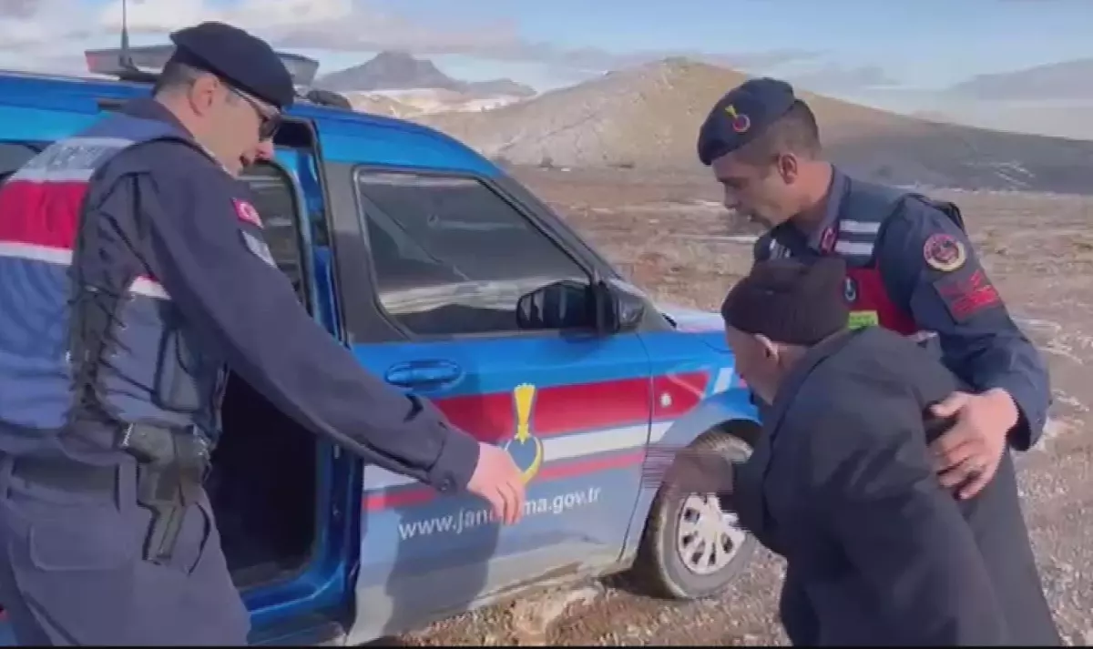 Jandarma, Kaybolan Alzheimer Hastası Ziya Erdoğan'ı Dağlık Bölgeye Çözerek Ailesine Güvence Sağladı