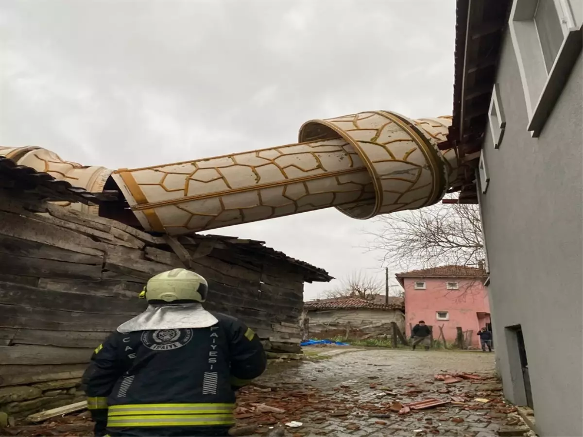 Kocaeli'de Şiddetli Fırtına: Taşımalı Eğitim 1 Gün Duraklatıldı, Darıca'da 4 Gün Kesintili