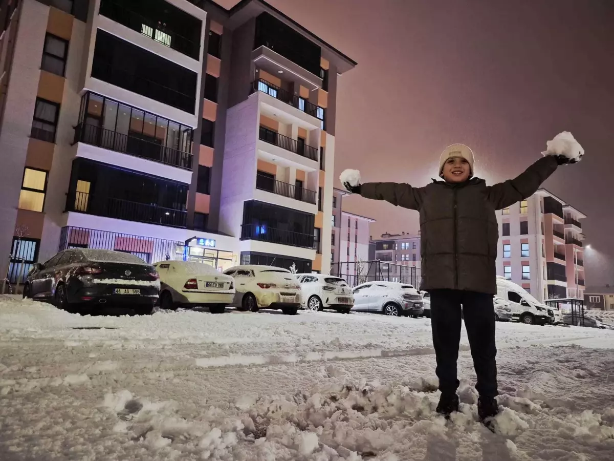 Malatya’da Yoğun Kar Yağışı Nedeniyle Okullar 1 Günlüğüne Tatil Edildi