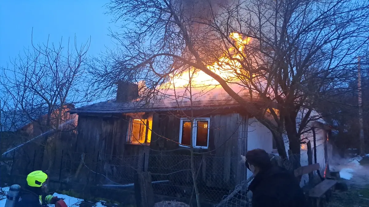 Bolu Gövem Köyü'nde Ahşap Ev Bacadan Çıkan Yangınla Yok Oldu