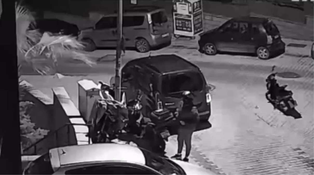 Üsküdar’da Park Halindeki Motosikletten 53 Bin Liralık Parçalar Çalındı