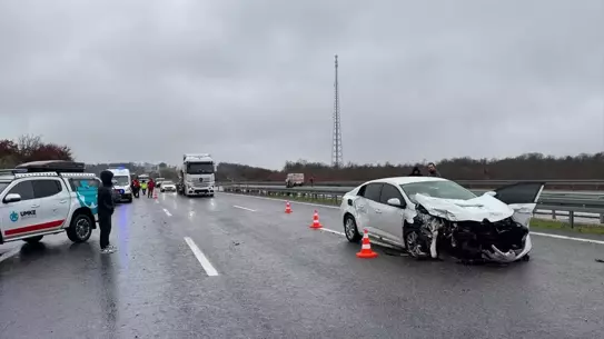 Kaza sonrası İstanbul-İzmir Otoyolu'nda oluşan araç sıkışması