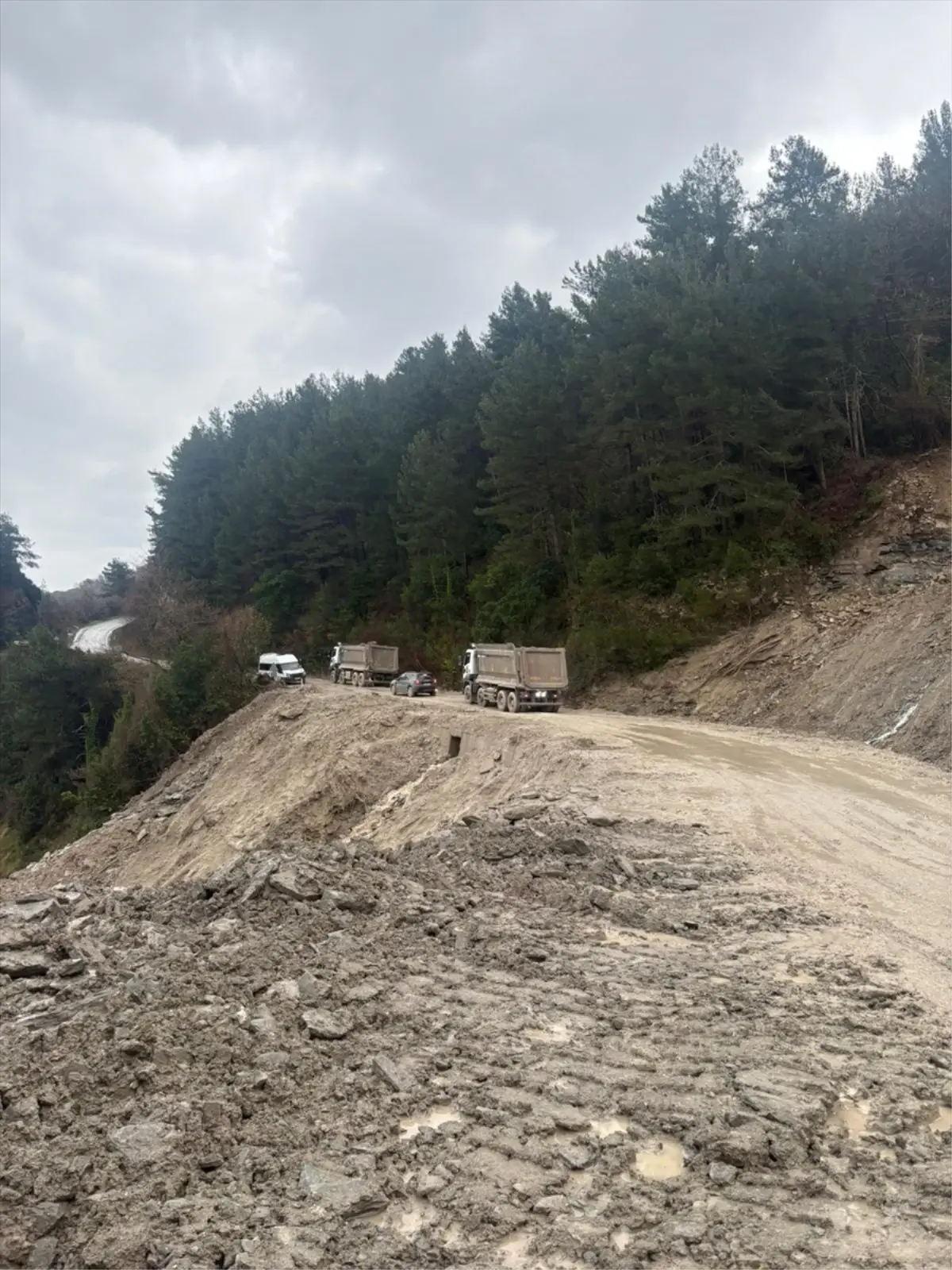 Kastamonu’da Cide‑İnebolu Yolunda İkinci Heyelan ve Ulaşım Çözümleri