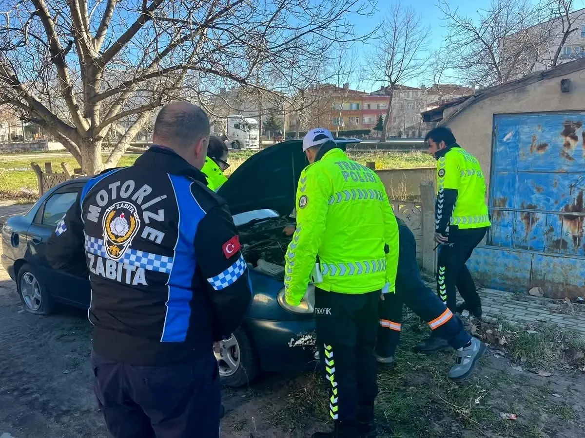 Kırklareli Şehir Merkezinde Atıl Araçlar Zabıta ve Emniyet Tarafından Kaldırıldı