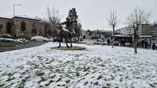 Karla kaplı Tekirdağ sokakları