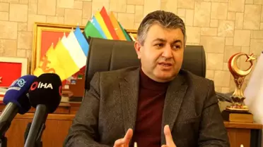 Belediye Başkanı Necdet Akel tarhanayı tanıtıyor