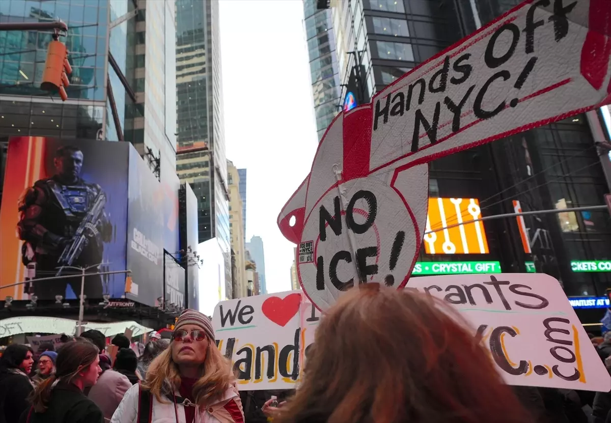 New York’ta ICE Görevlerini Protesto Eden Binlerce Göçmen
