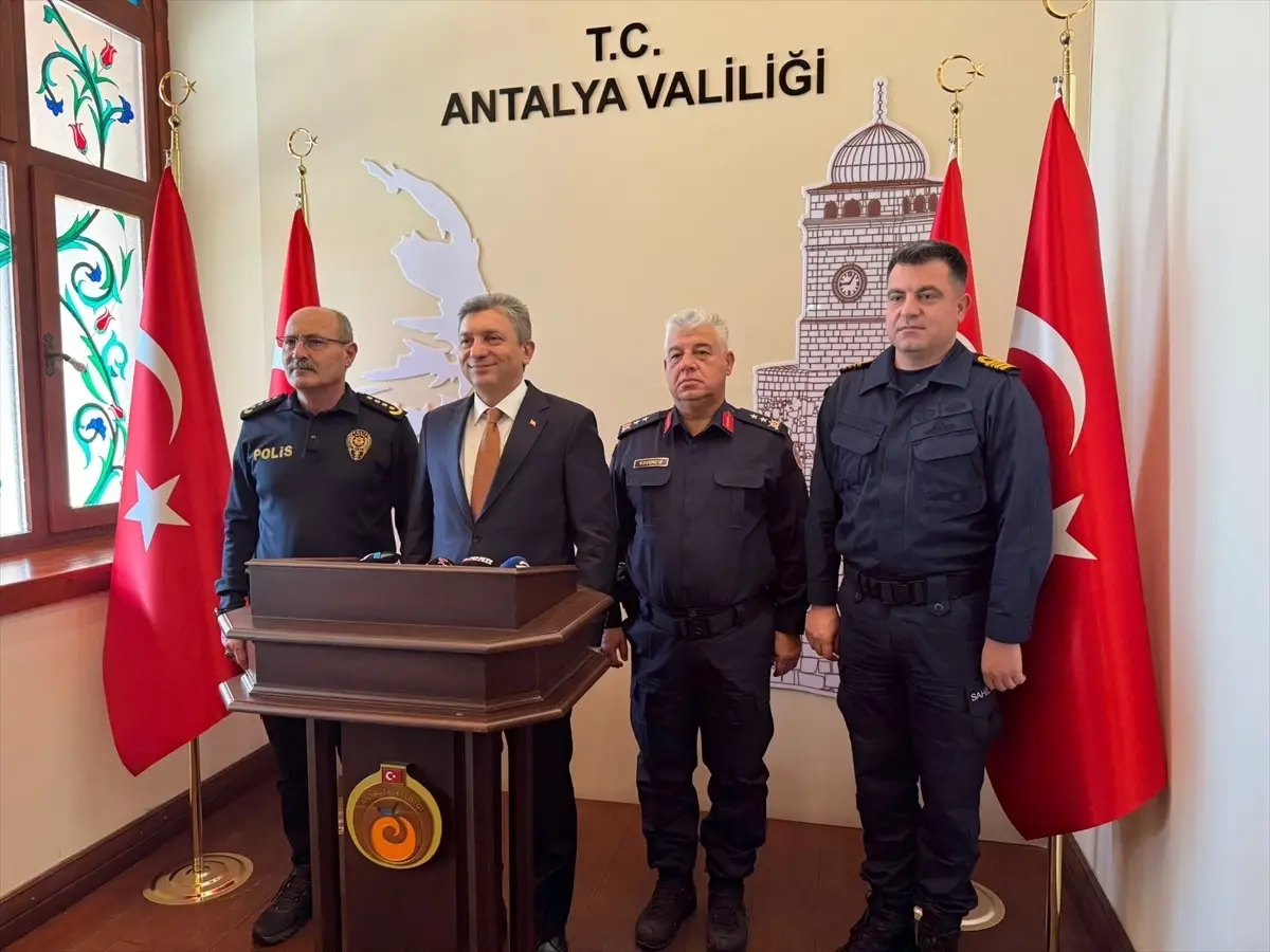 Antalya Valisi Şahin, 2025 Güvenlik Verileriyle Toplantı Düzenledi