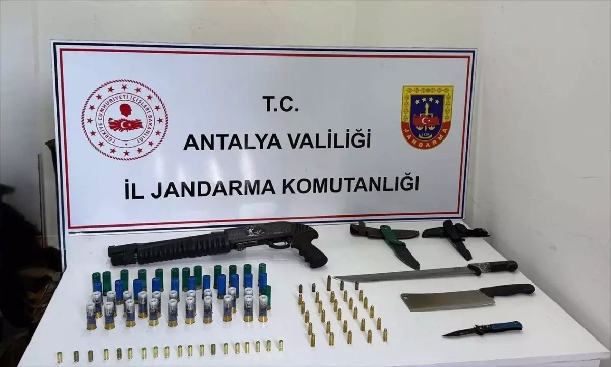 Antalya Kepez'te Jandarma Tarafından Ruhsatsız Silah ve Mühimmat Ele Geçirildi