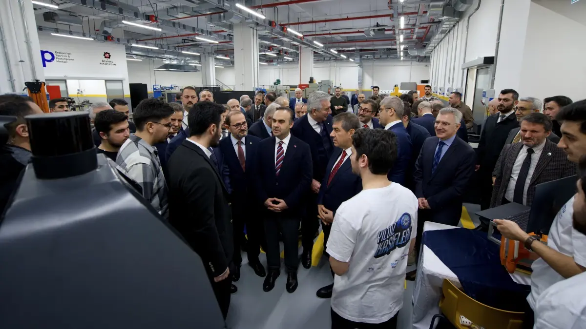 Sanayi ve Teknoloji Bakanı Kacır, ETP Merkezinde Öğrenci Projelerini İnceledi