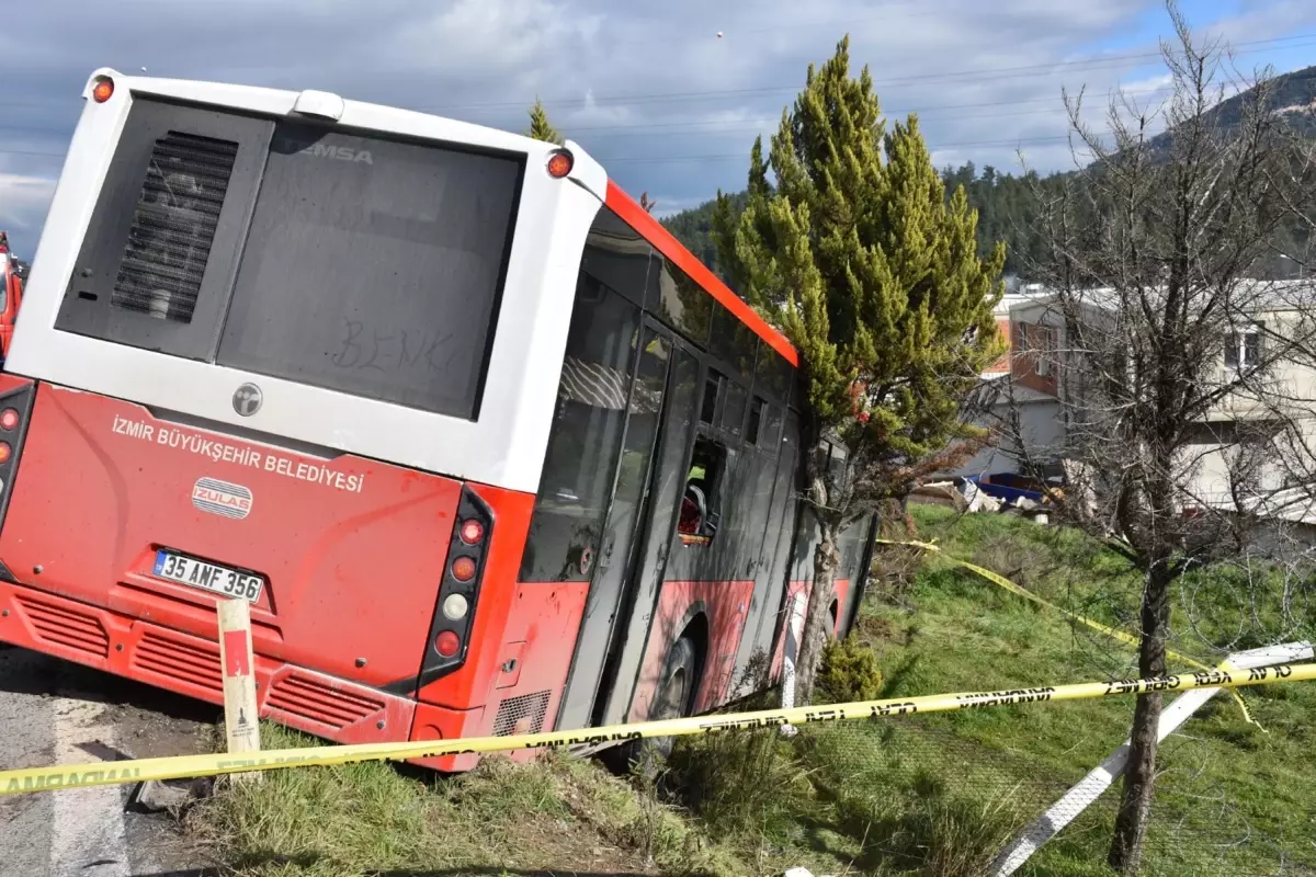 Bornova’da Otobüs‑Minibüs Çarpışması: Sürücü Hayatını Kaybetti, 8 Kişi Yaralandı
