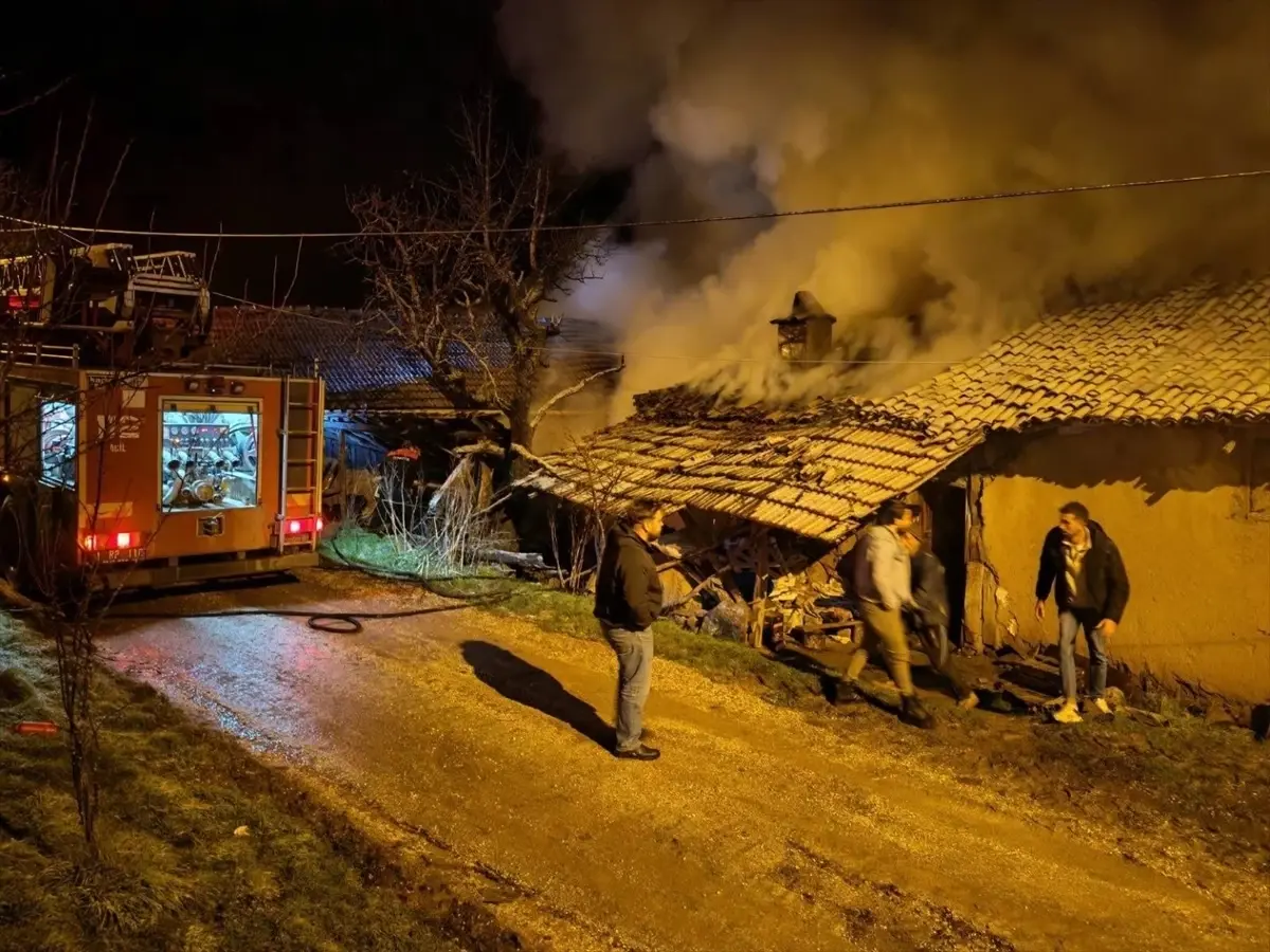 Bilecik Gölpazarı'nda Tek Katlı Evde Çıkan Yangın Kontrol Altına Alındı