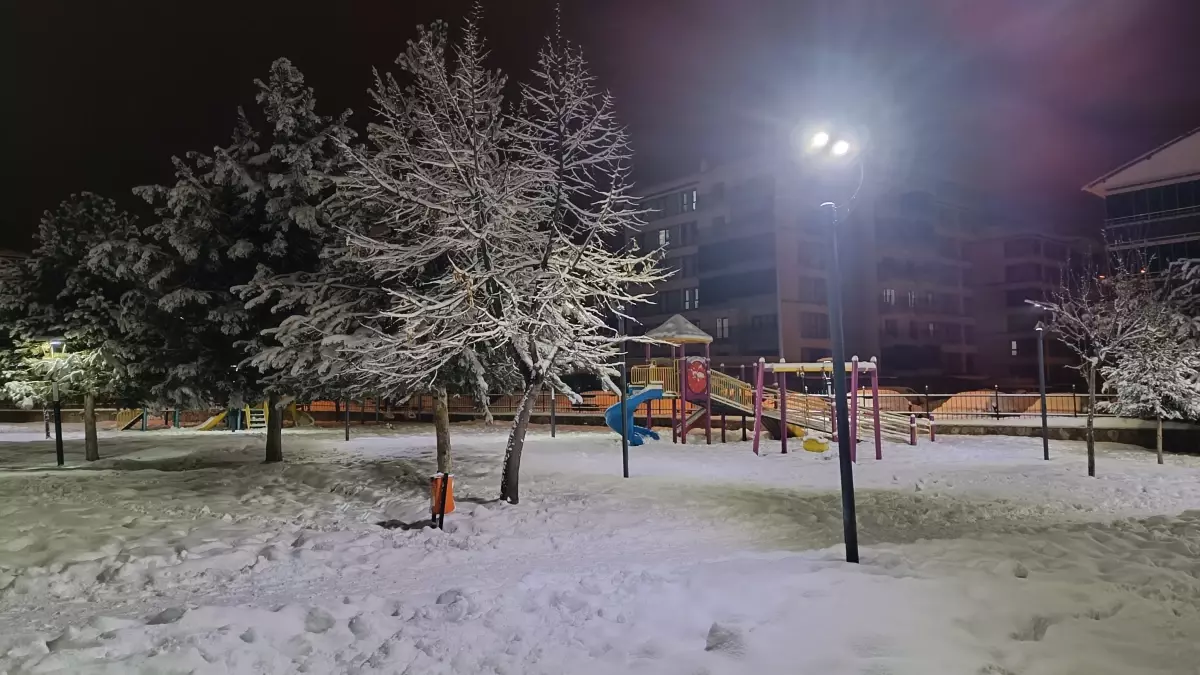 Bingöl'de Yoğun Kar Yağışı 192 Köy Yolunu Ulaştırılamaz Hale Getirdi