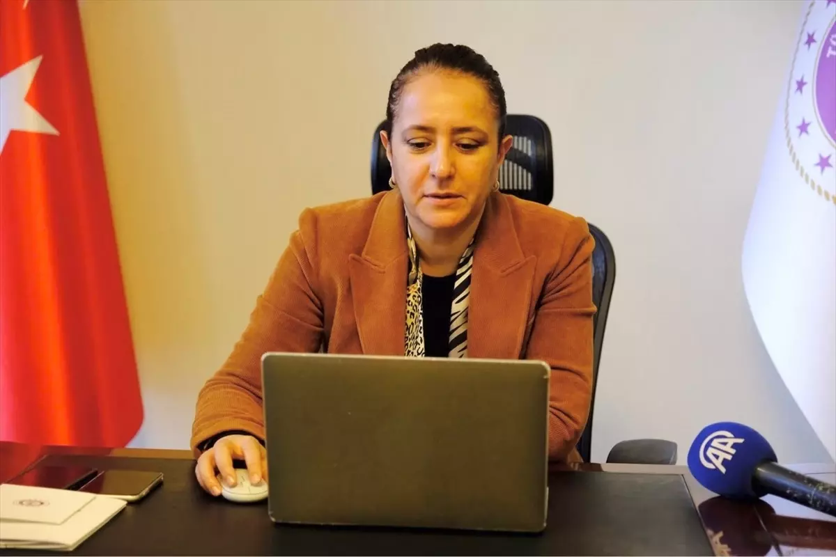 Burdur Valisi Bilgihan, Anadolu Ajansı’nın Fotoğraf Yarışmasında Oy Kullandı